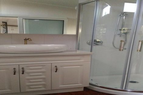 Photo of property in 70 Lauderdale Road, Birkdale, Auckland, 0626