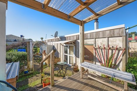 Photo of property in 8 Harbour Street, Moturoa, New Plymouth, 4310