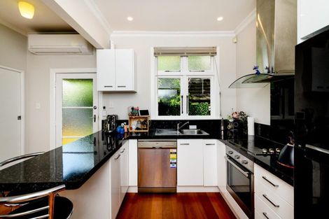 Photo of property in 10 Hardie Street, Hokowhitu, Palmerston North, 4410