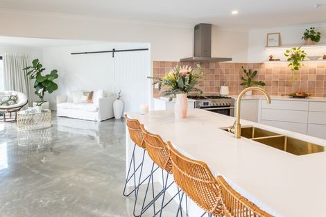 Photo of property in 60 Racecourse Road, Whitianga, 3510