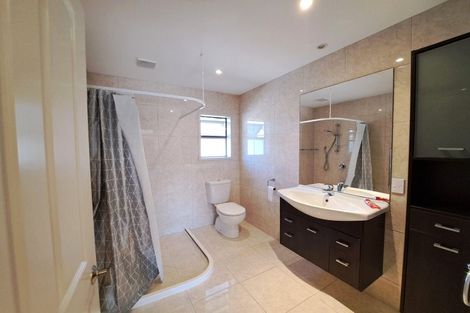 Photo of property in 15 Murray Becroft Avenue, Henderson Valley, Auckland, 0612