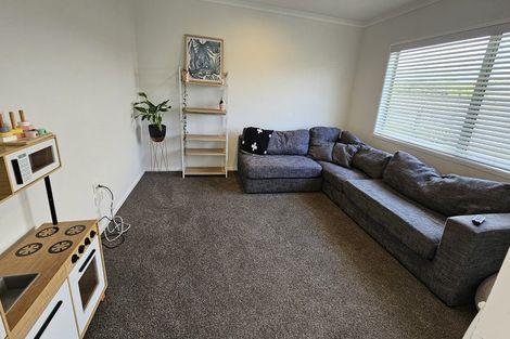 Photo of property in 13 Birdie Lane, Waiwhakaiho, New Plymouth, 4312