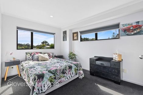 Photo of property in 18b Vardon Road, Green Bay, Auckland, 0604