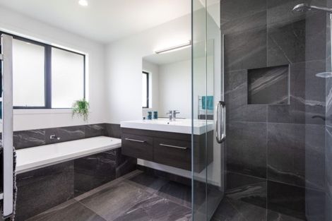 Photo of property in 37 Mike Smith Drive, Cambridge, 3434