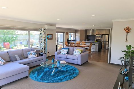 Photo of property in 30 Simpson Crescent, Raumati Beach, Paraparaumu, 5032