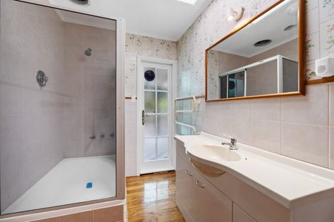 Photo of property in 37 York Road, Titirangi, Auckland, 0604