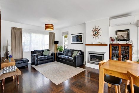 Photo of property in 19 Alberta Road, Glen Avon, New Plymouth, 4312