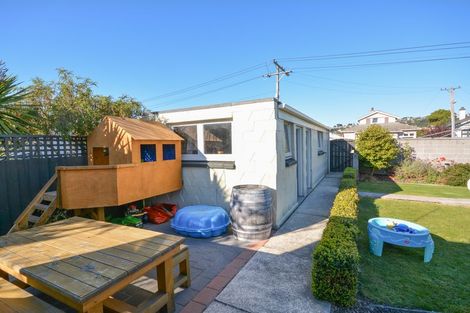Photo of property in 11 Hargest Crescent, Saint Kilda, Dunedin, 9012
