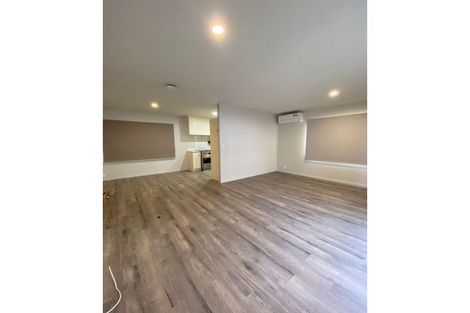 Photo of property in 2/10 Kirklow Place, Goodwood Heights, Auckland, 2105