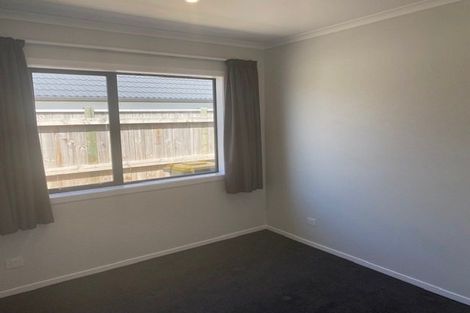 Photo of property in 5 Rotorua Grove, Aotea, Porirua, 5024