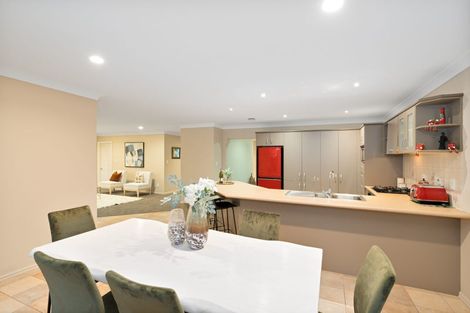 Photo of property in 30 South Kensington Way, Henderson, Auckland, 0612