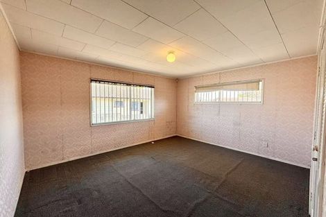 Photo of property in 190 Universal Drive, Henderson, Auckland, 0610