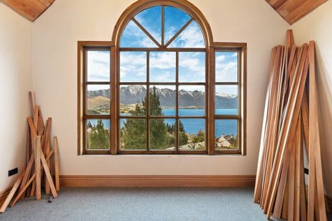Photo of property in 8 Aspen Grove, Fernhill, Queenstown, 9300