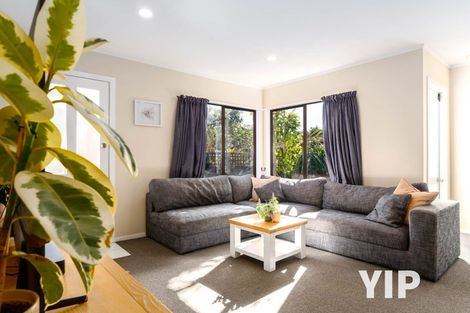 Photo of property in 2/154 Newlands Road, Newlands, Wellington, 6037