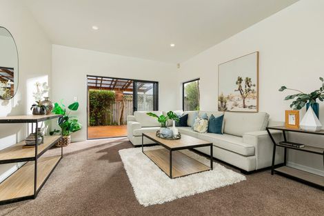 Photo of property in 48 Huntington Park Drive, Greenhithe, Auckland, 0632