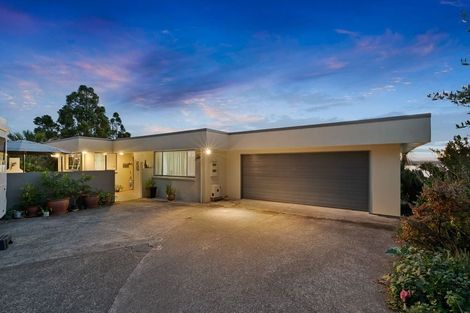 Photo of property in 92 Island Bay Road, Beach Haven, Auckland, 0626