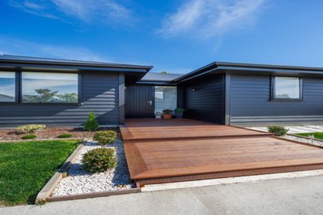 Photo of property in 6 Ivy Lane, Kelvin Grove, Palmerston North, 4414