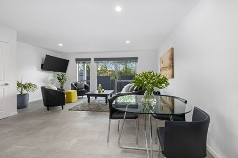 Photo of property in 27/3 Hulme Place, Henderson, Auckland, 0612