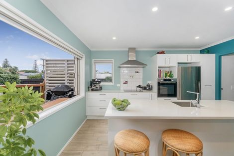 Photo of property in 56 Hahei Beach Road, Hahei, Whitianga, 3591