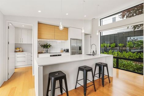 Photo of property in 110 Mount Pleasant Road, Mount Pleasant, Christchurch, 8081