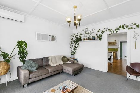 Photo of property in 22 Queens Drive, Kilbirnie, Wellington, 6022