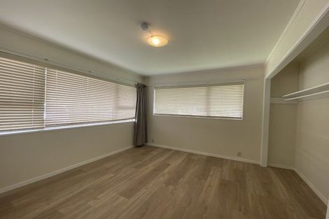 Photo of property in 8 John Downs Drive, Browns Bay, Auckland, 0630