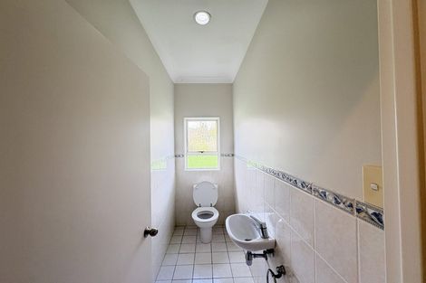 Photo of property in 154 Boord Crescent, Kumeu, 0891