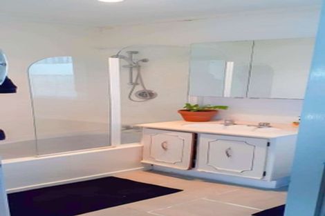 Photo of property in 14 Balwyn Place, Clendon Park, Auckland, 2103