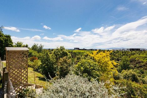 Photo of property in 33 Ruapehu Drive, Fitzherbert, Palmerston North, 4410