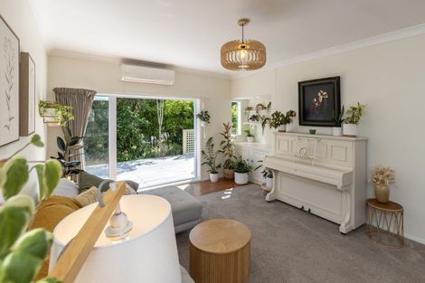 Photo of property in 11 Tiromoana Road, Raumati South, Paraparaumu, 5032