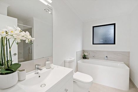 Photo of property in 78 Metoriti Crescent, Karaka, 2124