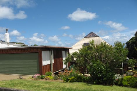 Photo of property in 15 Domain Crescent, Muriwai, Waimauku, 0881