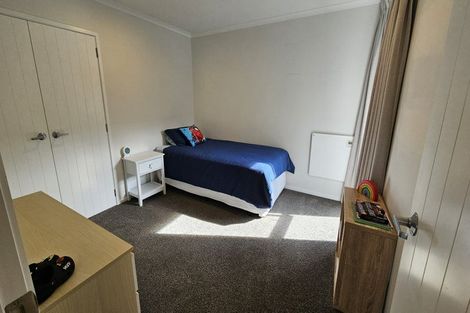 Photo of property in 13 Birdie Lane, Waiwhakaiho, New Plymouth, 4312