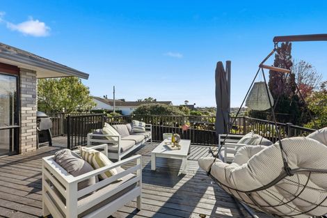 Photo of property in 2/102 Sandspit Road, Shelly Park, Auckland, 2014