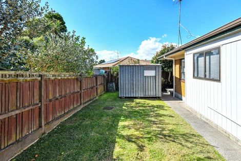 Photo of property in 2/4 Sunshine Place, Papakura, 2110