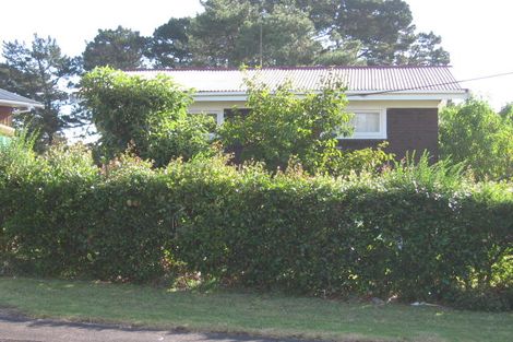 Photo of property in 14 Glen Marine Parade, Glendene, Auckland, 0602