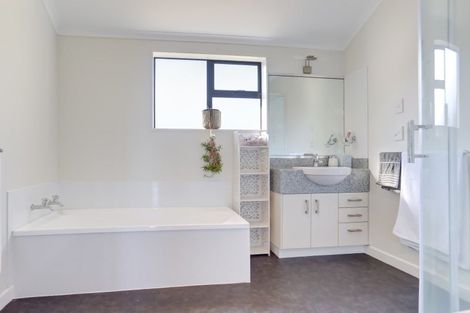 Photo of property in 6 Kingston Way, Otamatea, Whanganui, 4500