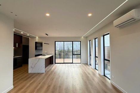 Photo of property in 5/8 Park Rise, Campbells Bay, Auckland, 0630