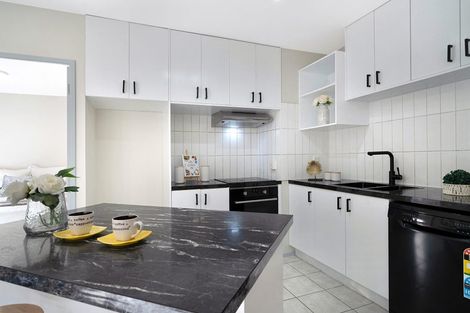 Photo of property in 9 Woodbank Drive, Glen Eden, Auckland, 0602