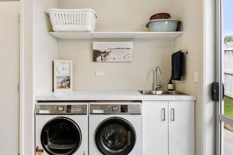 Photo of property in 15 Waldorf Crescent, Orewa, 0931