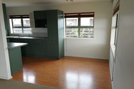 Photo of property in 12 Bamboo Grove, Kelston, Auckland, 0602