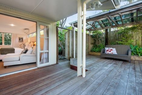 Photo of property in 2/93 Kowhai Road, Mairangi Bay, Auckland, 0630