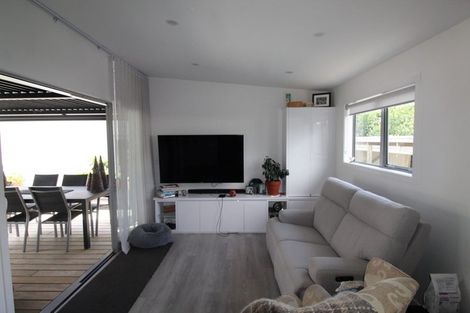 Photo of property in 35a Gledstane Road, Stanmore Bay, Whangaparaoa, 0932