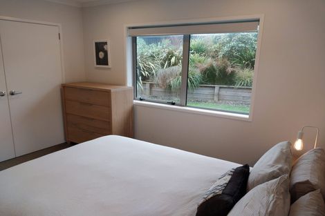 Photo of property in 92 Sunstone Crescent, Timberlea, Upper Hutt, 5018