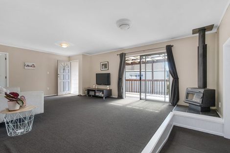 Photo of property in 7 Elmira Place, Browns Bay, Auckland, 0630