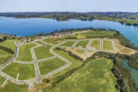 Photo of property in 16 Tahuna Minhinnick Drive, Glenbrook, 2681