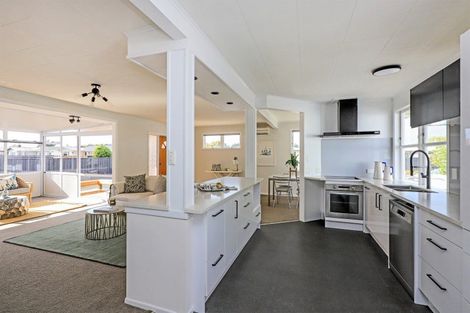 Photo of property in 24 Magdalen Crescent, Pirimai, Napier, 4112