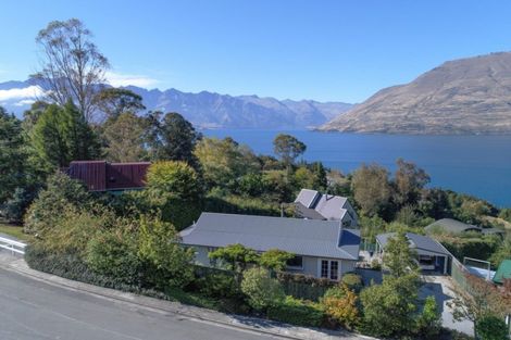 Photo of property in 2 Evergreen Place, Sunshine Bay, Queenstown, 9300
