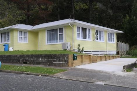 Photo of property in 19 Shackleton Grove, Stokes Valley, Lower Hutt, 5019