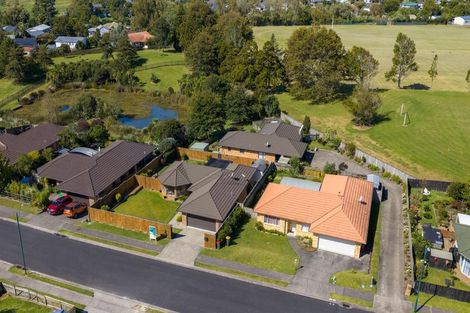 Photo of property in 35 Cabeleigh Drive, Helensville, 0800